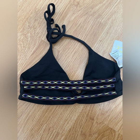 L Space Millie Strap Back Bikini Top Black (Size XS) - Picture 5 of 7